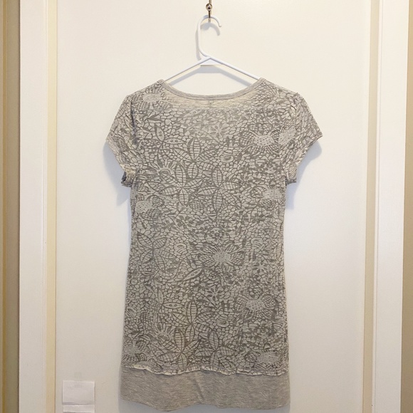 Nevada Grey Etched Floral Tall Tee Shirt Top M 8 - Picture 2 of 8